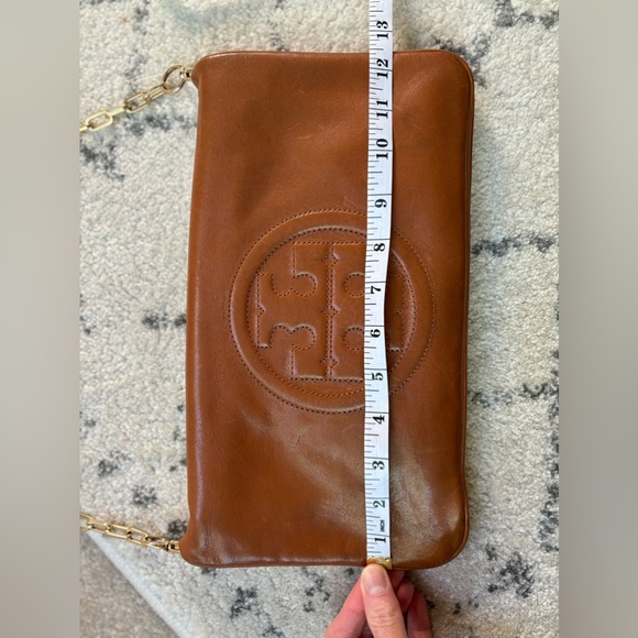 TORY BURCH Reva Flap Purse. Doubles as both shoulder as well as clutch. - Picture 8 of 10